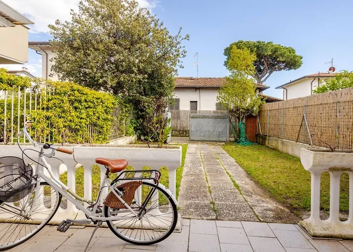 Amazing Villa Abruzzi, In Heart Of Forte Dei Marmi