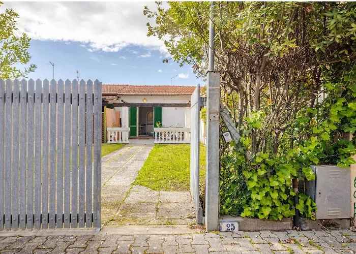 Amazing Villa Abruzzi, In Heart Of Forte Dei Marmi