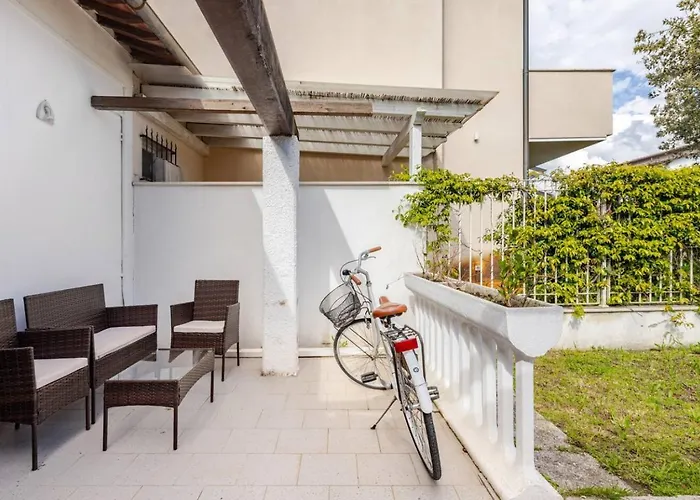 Amazing Villa Abruzzi, In Heart Of Forte Dei Marmi
